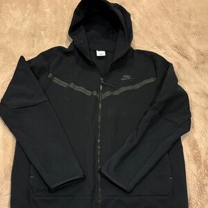 Nike Tech Black Full-Zip Hoodie Men’s Large